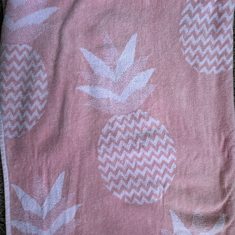 Pineapple Patterned Pink Beach Towel